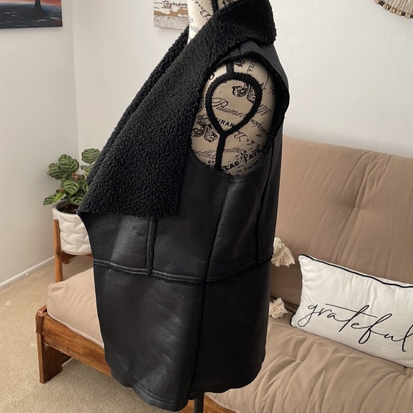 Black faux leather vest - Picture 6 of 9